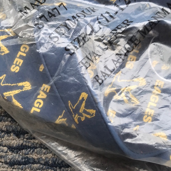 Eagles men’s flip flops - Picture 3 of 3